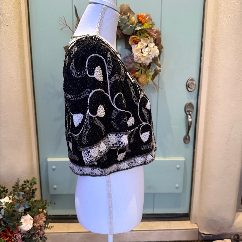 Vintage Allure Black and White Embroidered Crop Top - Picture 3 of 9